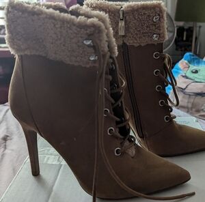 Jessica Simpson  size 7